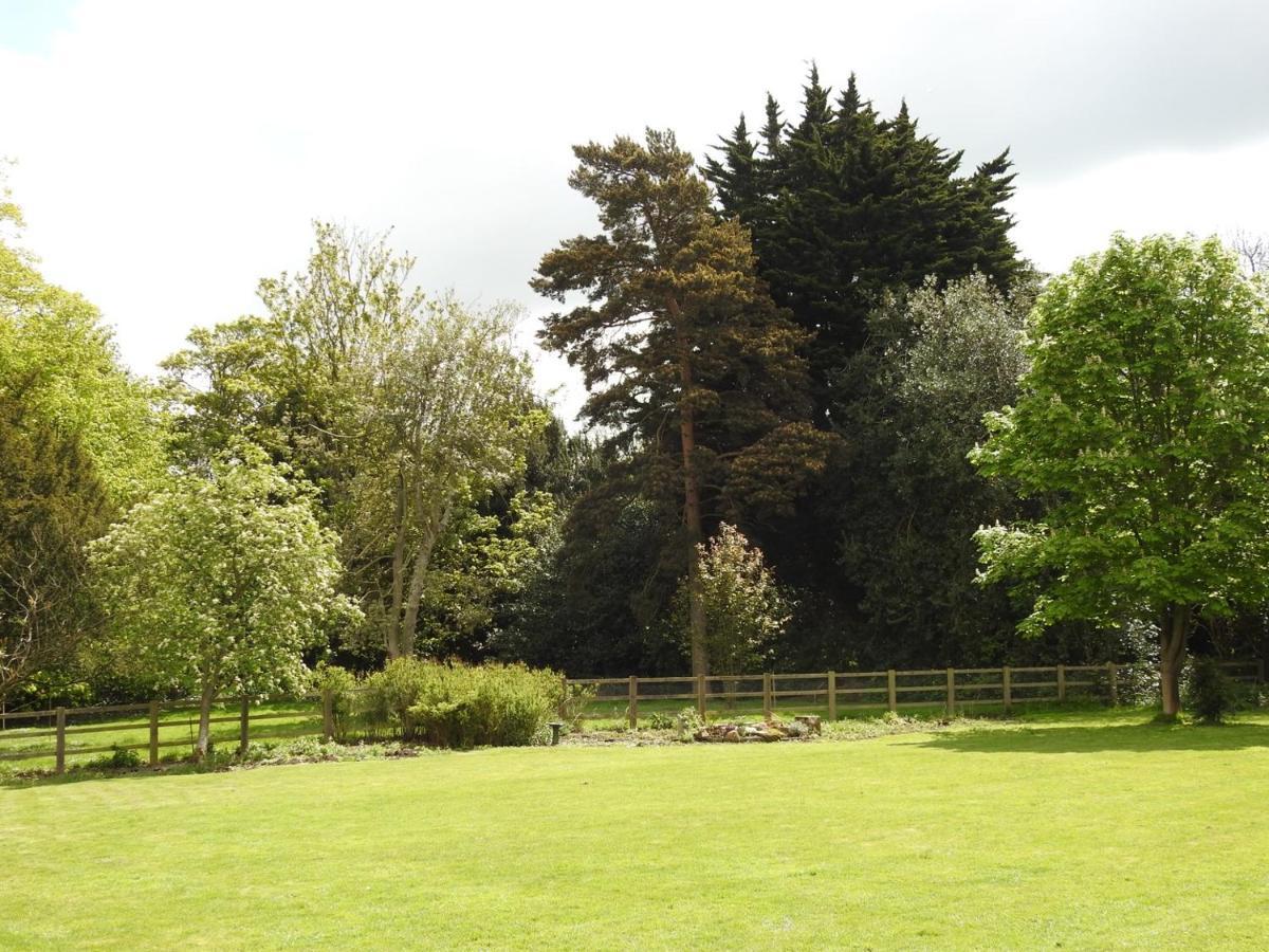 Bed and Breakfast Old Rectory South Dalton Exterior foto